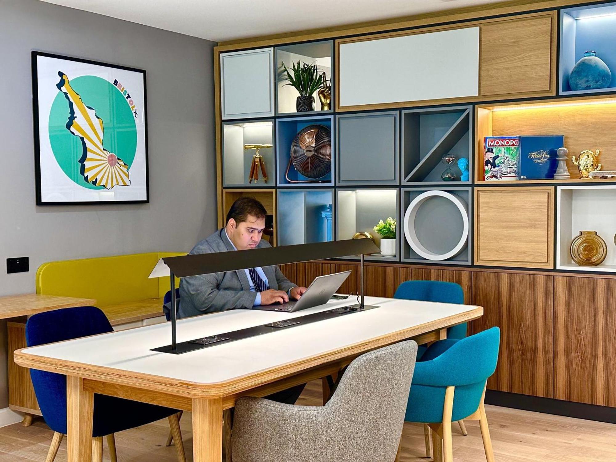 Holiday Inn Bristol Airport By Ihg Redhill  Eksteriør billede