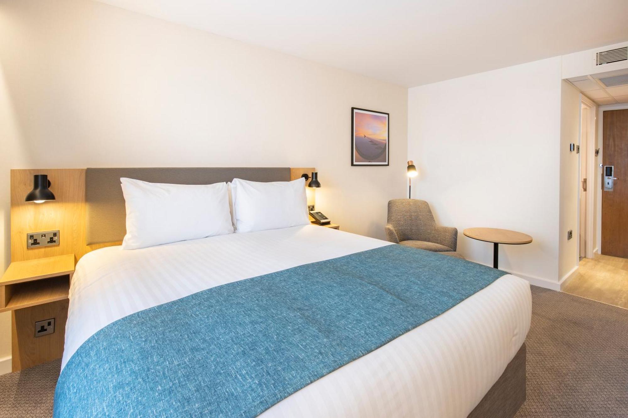 Holiday Inn Bristol Airport By Ihg Redhill  Eksteriør billede