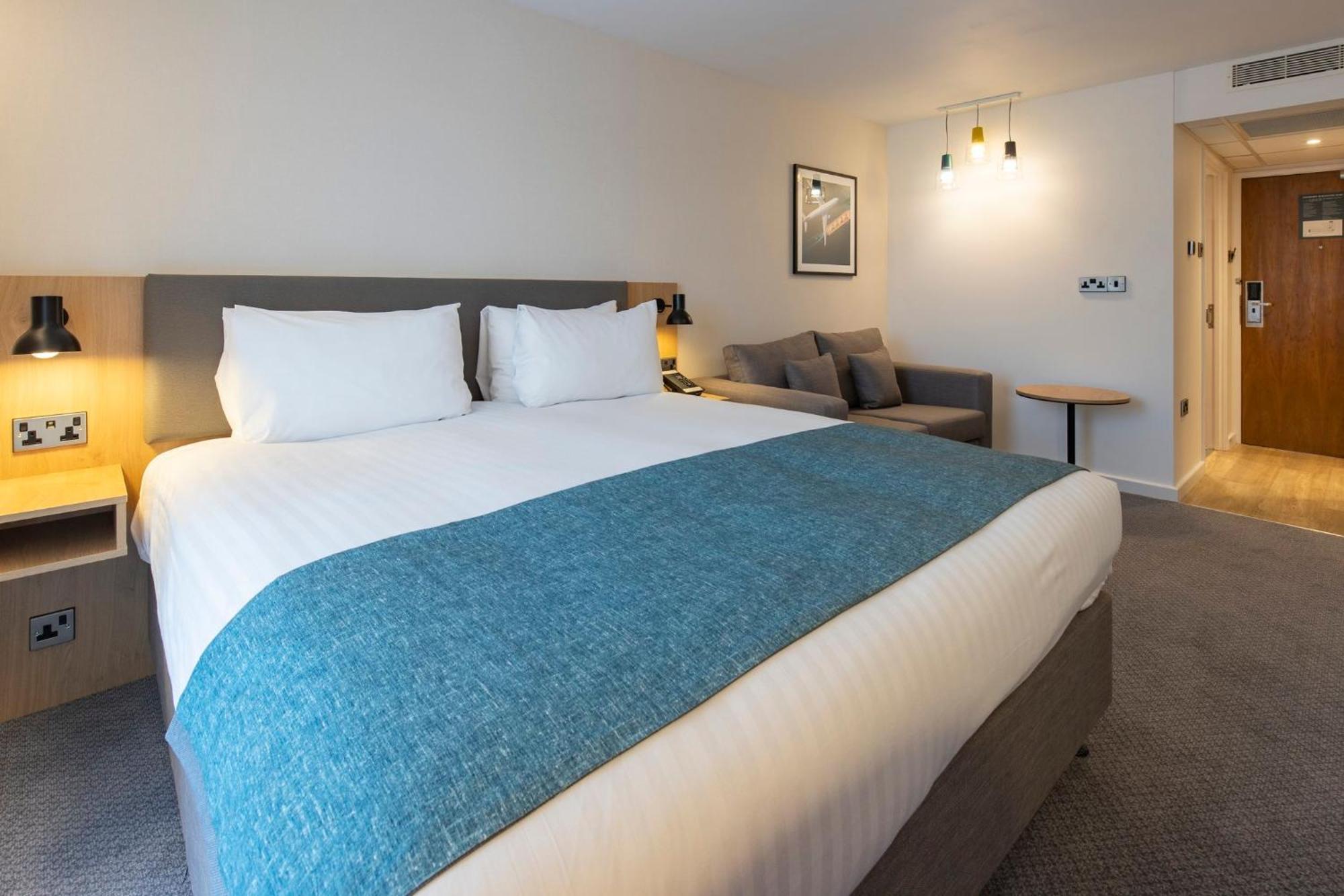 Holiday Inn Bristol Airport By Ihg Redhill  Eksteriør billede