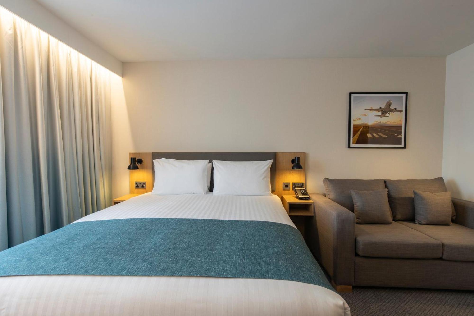 Holiday Inn Bristol Airport By Ihg Redhill  Eksteriør billede