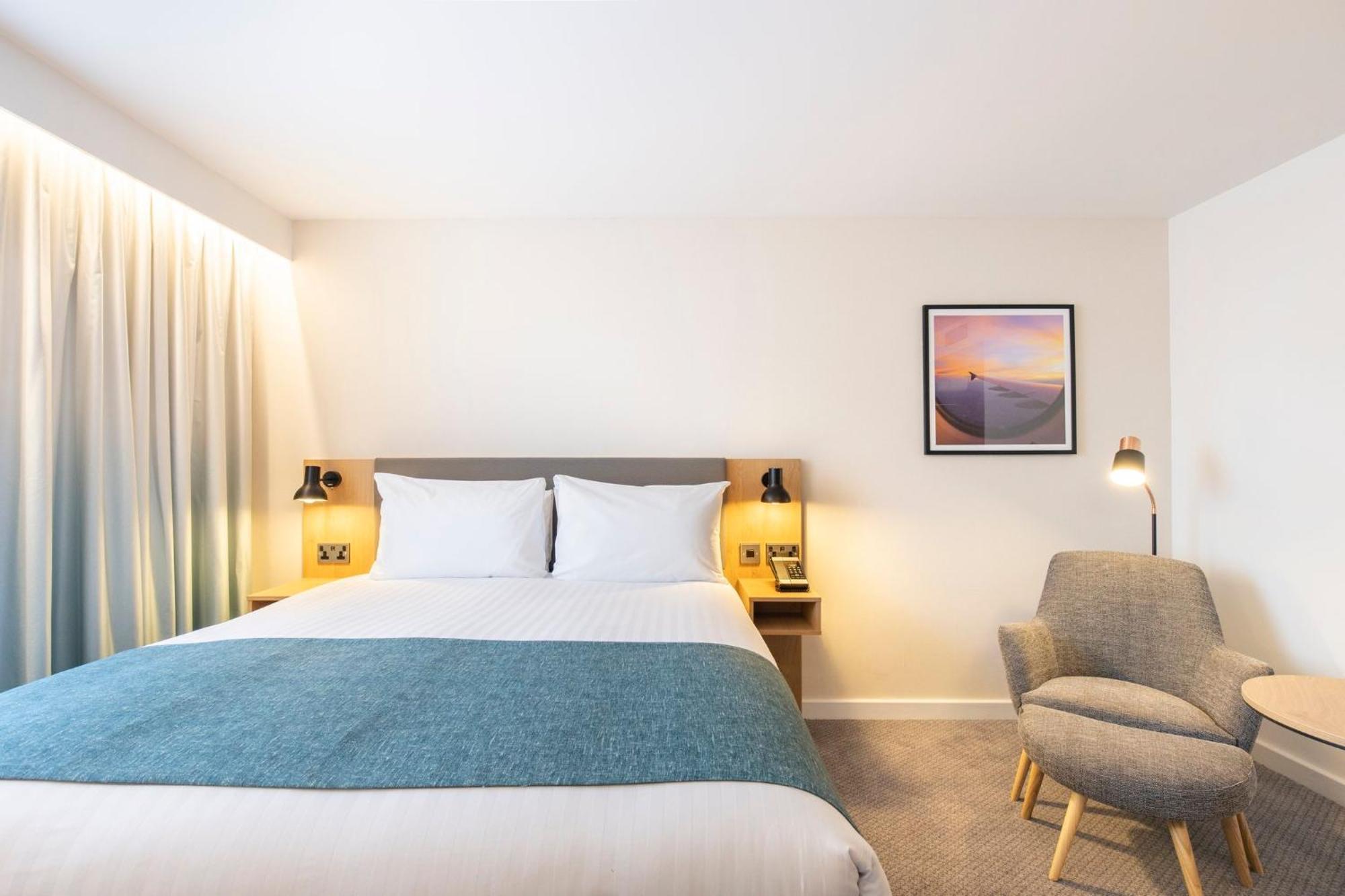 Holiday Inn Bristol Airport By Ihg Redhill  Eksteriør billede