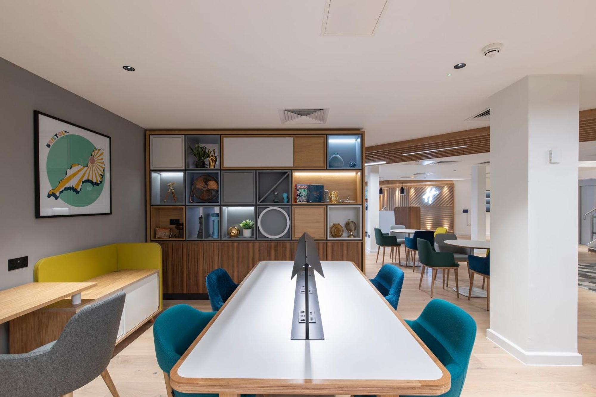 Holiday Inn Bristol Airport By Ihg Redhill  Eksteriør billede