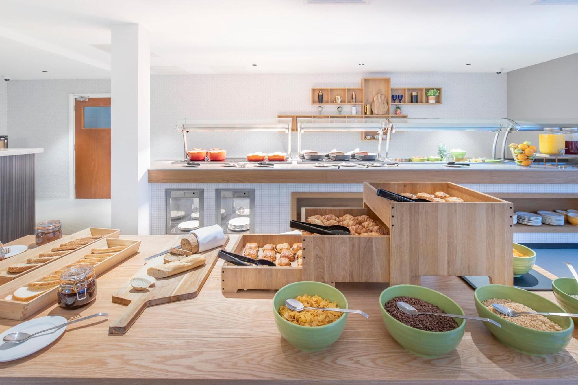Holiday Inn Bristol Airport By Ihg Redhill  Eksteriør billede